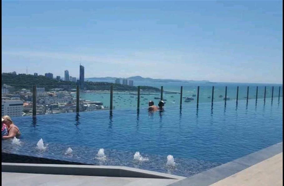 The Base Central Pattaya Eksteriør billede