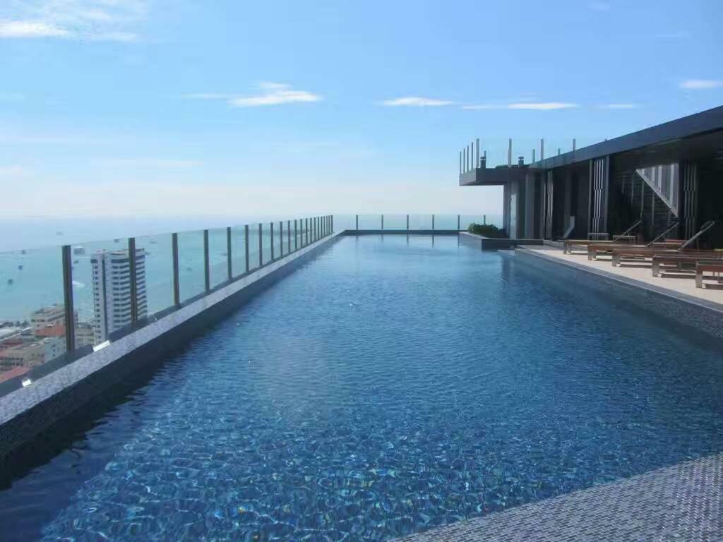 The Base Central Pattaya Eksteriør billede